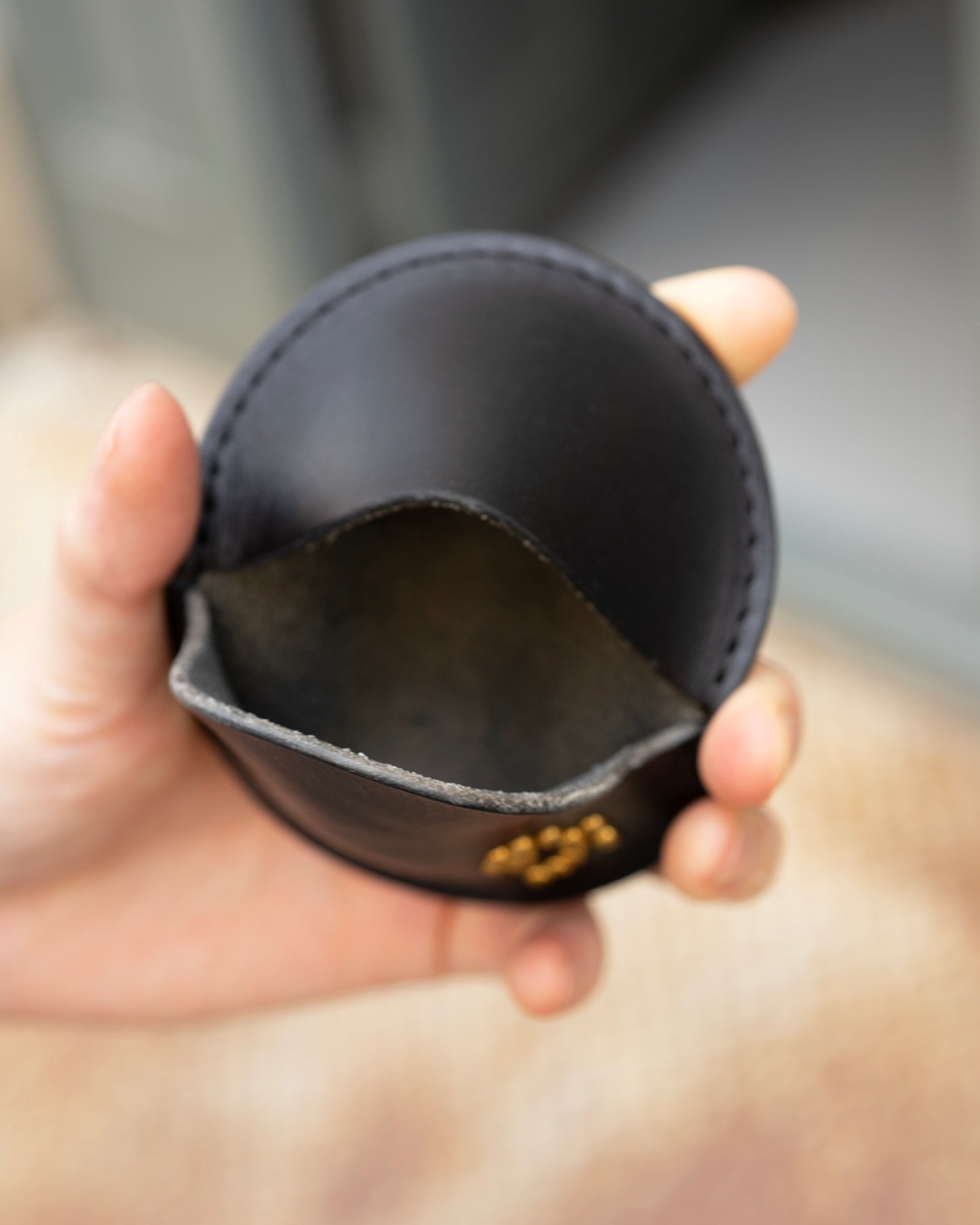 Mamiko Oda（小田満美子）× Judy On The Roof. MAMIKO ODA LEATHER MULTI CASE｜BLACK｜Oda Judy Shop 12