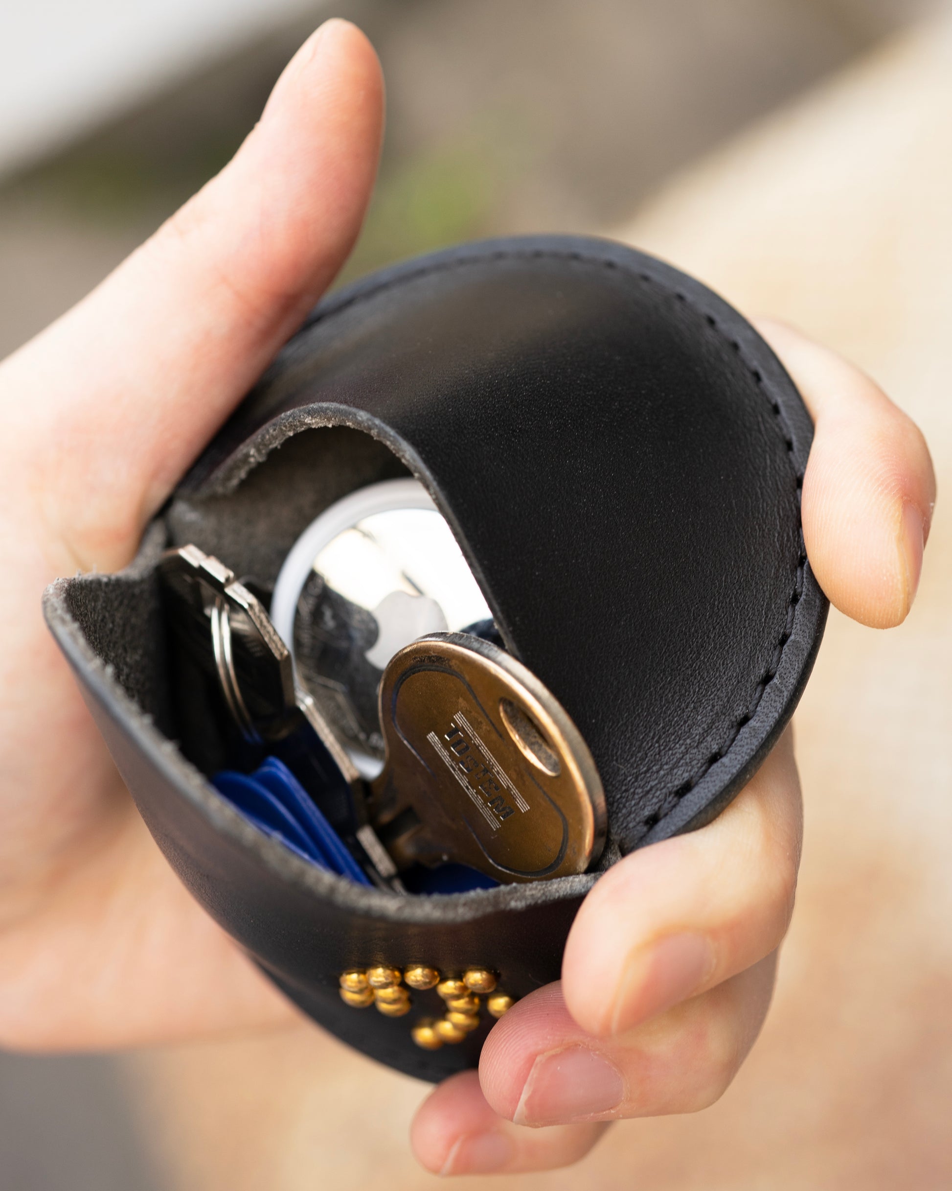 Mamiko Oda（小田満美子）× Judy On The Roof. MAMIKO ODA LEATHER MULTI CASE｜BLACK｜Oda Judy Shop 14