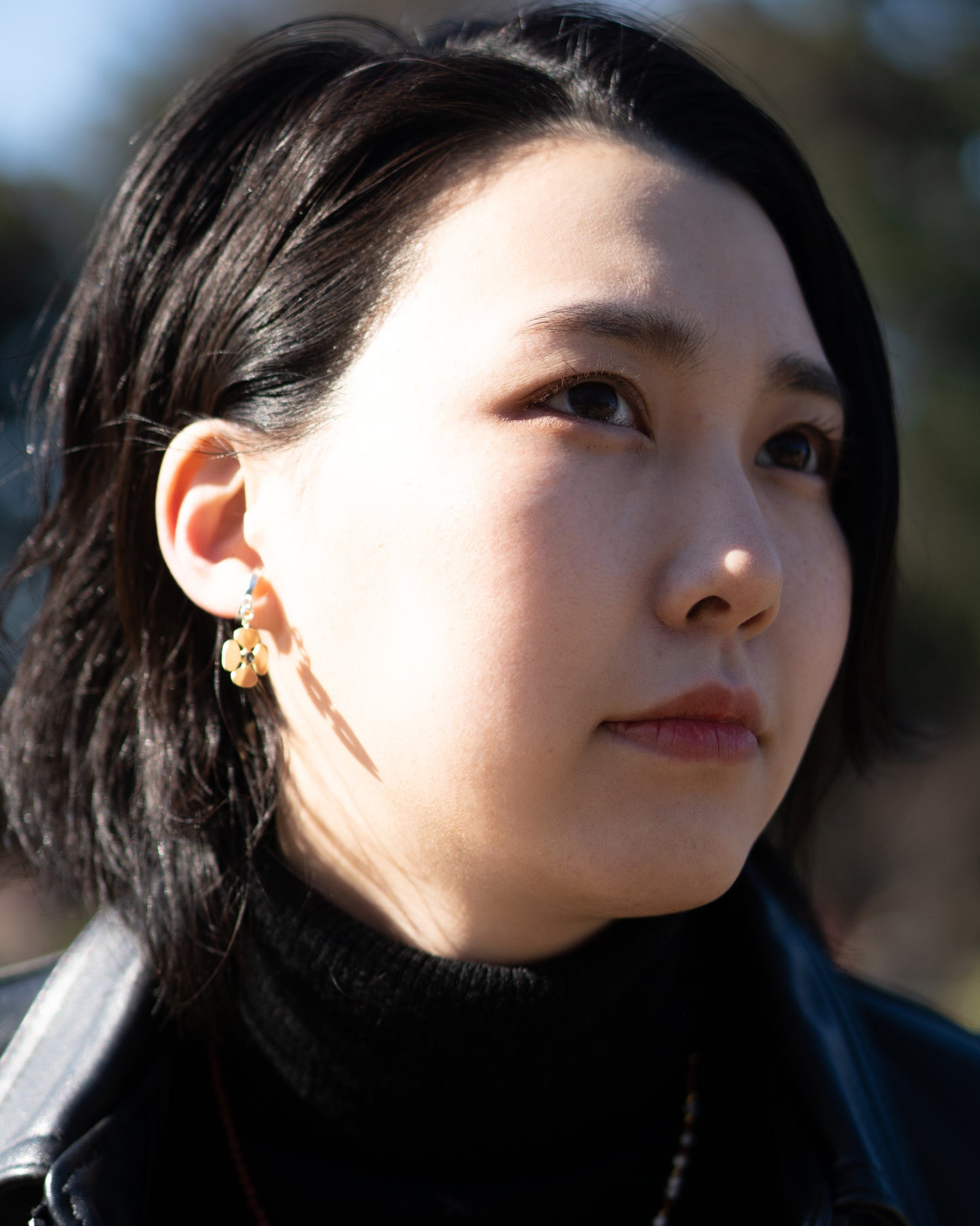 MAMIKO ODA PADDLEPEG EAR CUFF /  LONDON BLUE TOPAZ