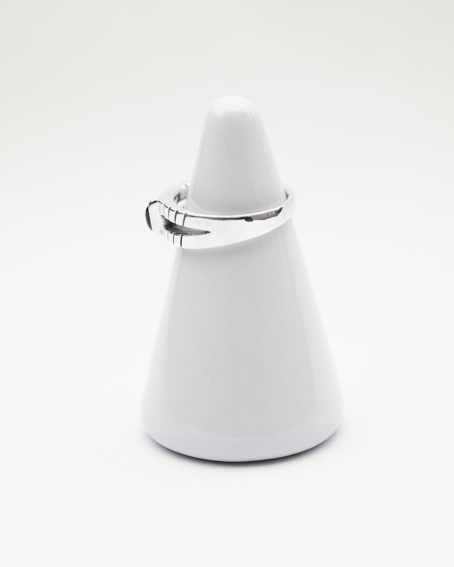 MAMIKO ODA BROCANTE RING / FOUR STRINGS LONDON BLUE ONYX (SILVER)