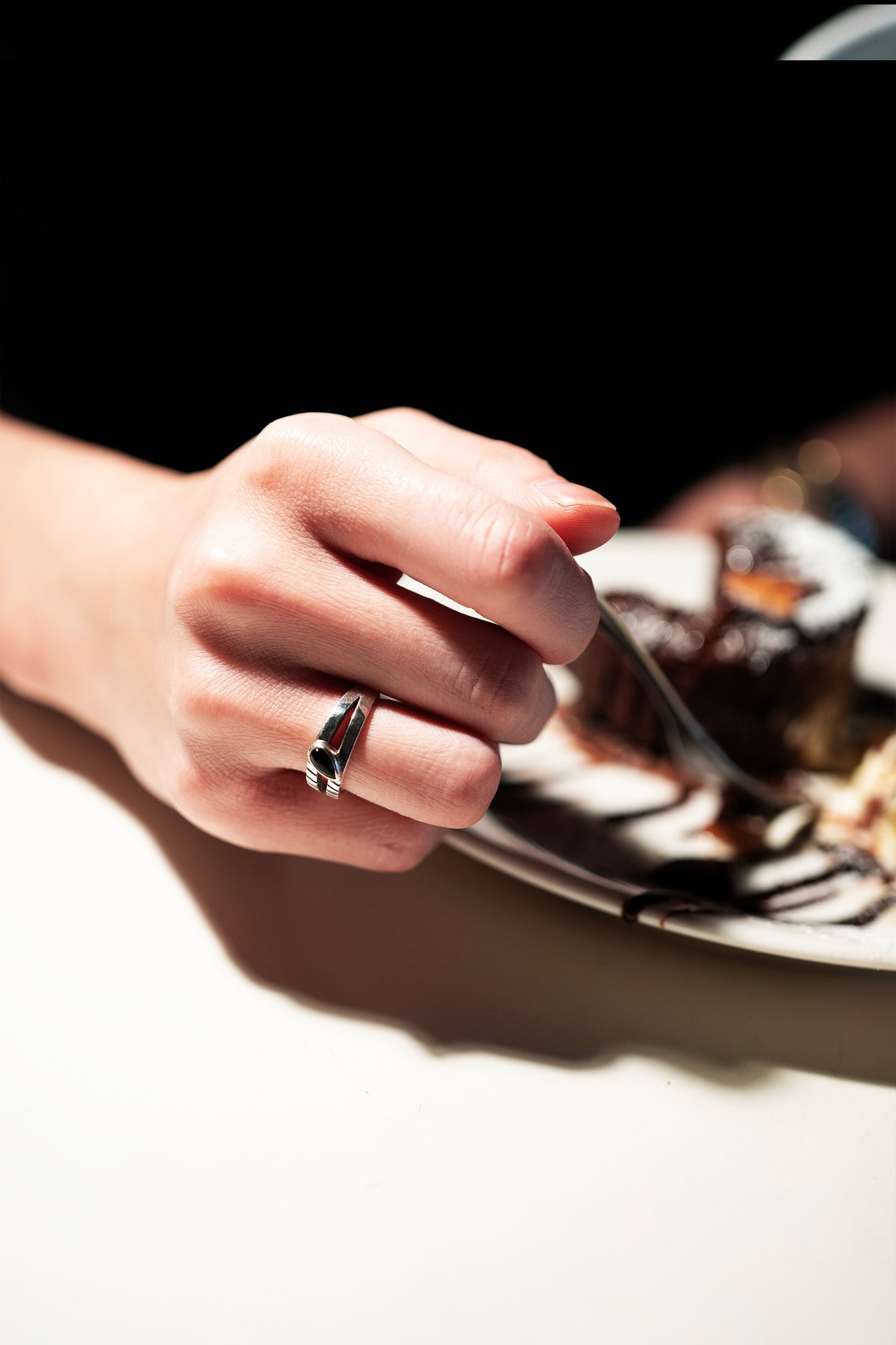 MAMIKO ODA BROCANTE RING / FOUR STRINGS LONDON BLUE ONYX (SILVER)