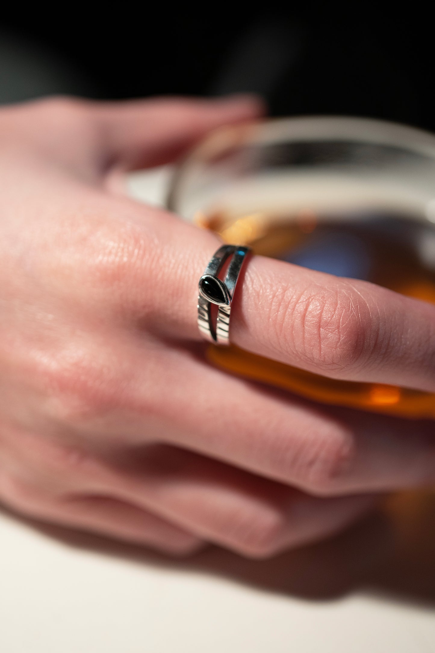 MAMIKO ODA BROCANTE RING / FOUR STRINGS LONDON BLUE ONYX (SILVER)