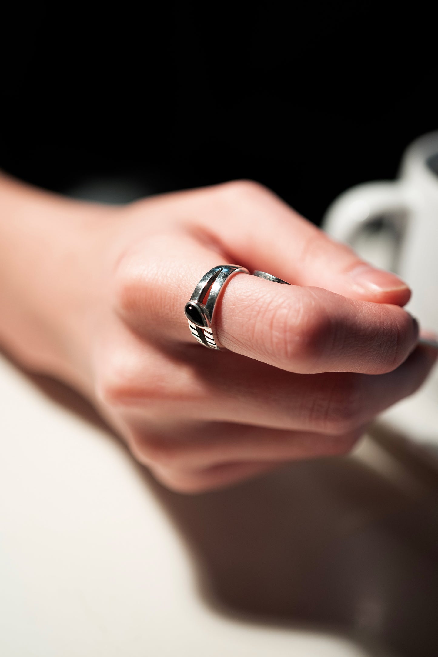 MAMIKO ODA BROCANTE RING / FOUR STRINGS LONDON BLUE ONYX (SILVER)