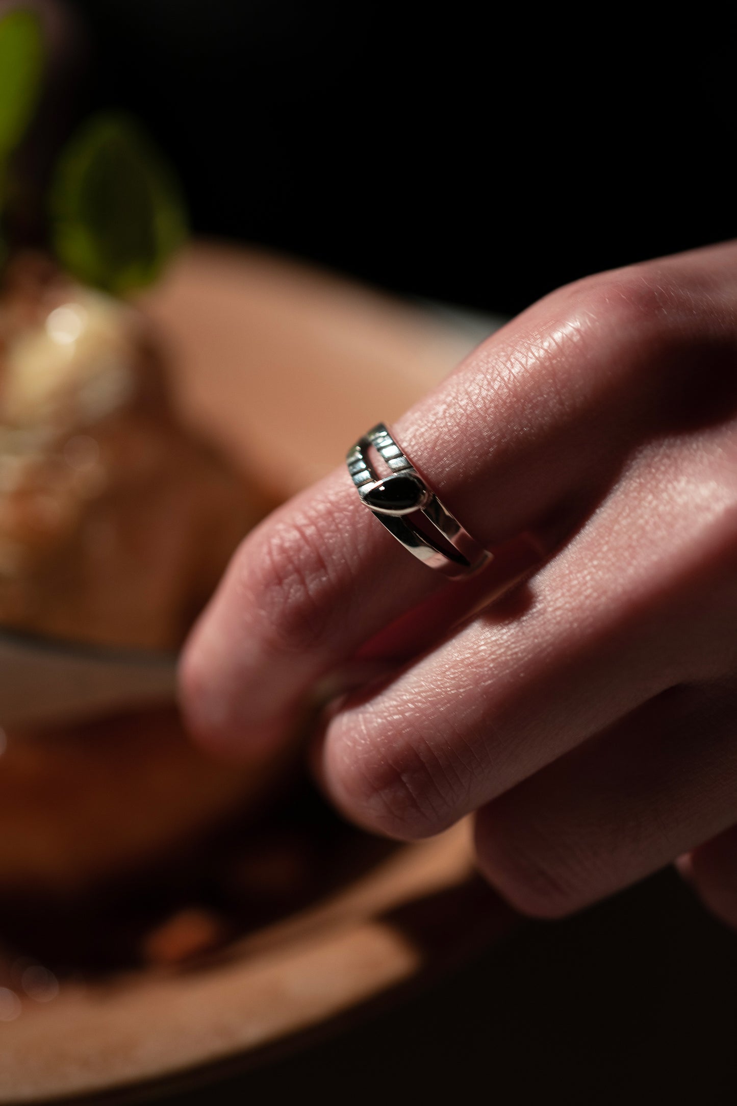 MAMIKO ODA BROCANTE RING / FOUR STRINGS LONDON BLUE ONYX (SILVER)