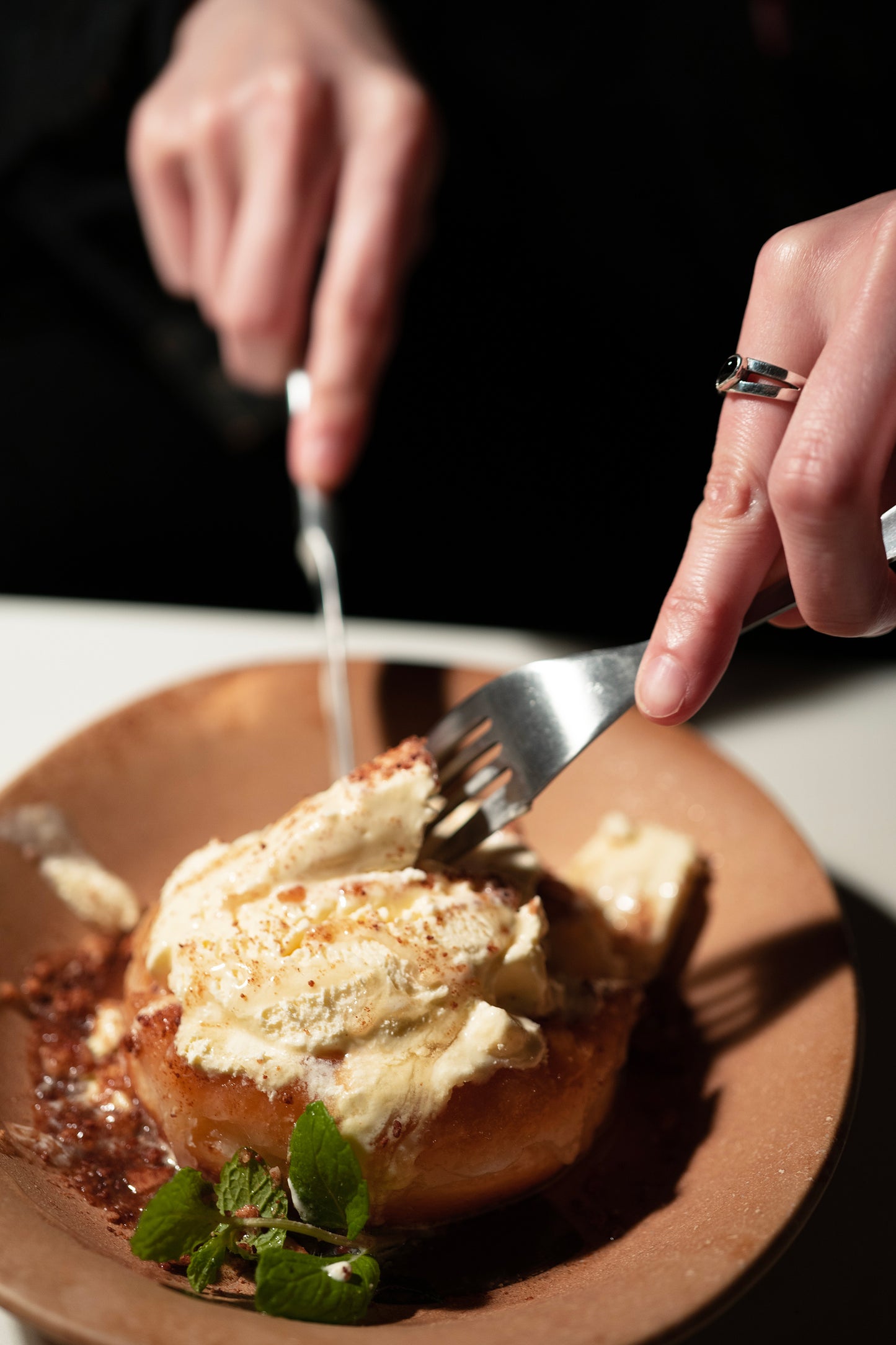 MAMIKO ODA BROCANTE RING / FOUR STRINGS LONDON BLUE ONYX (SILVER)