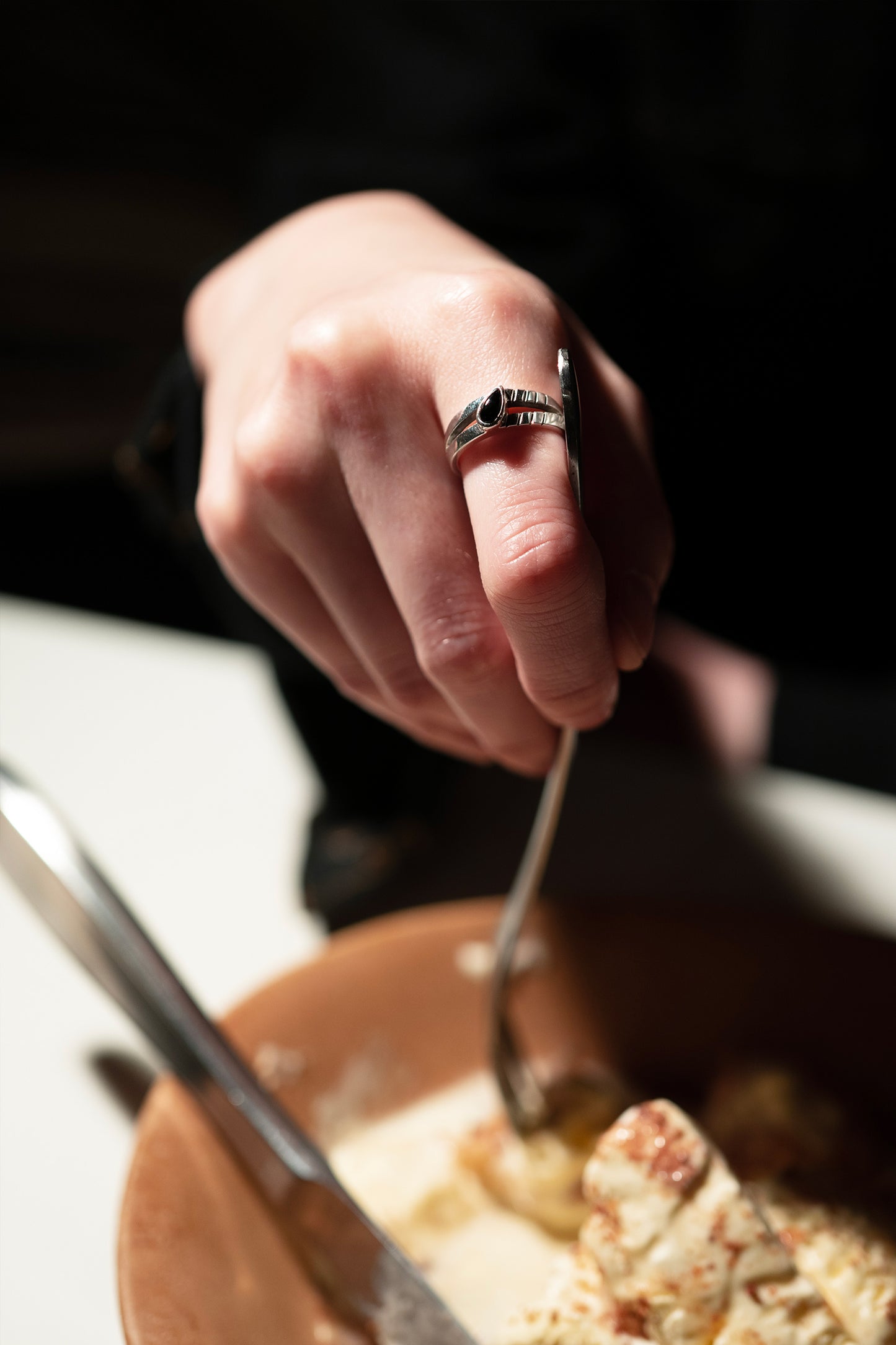 MAMIKO ODA BROCANTE RING / FOUR STRINGS LONDON BLUE ONYX (SILVER)